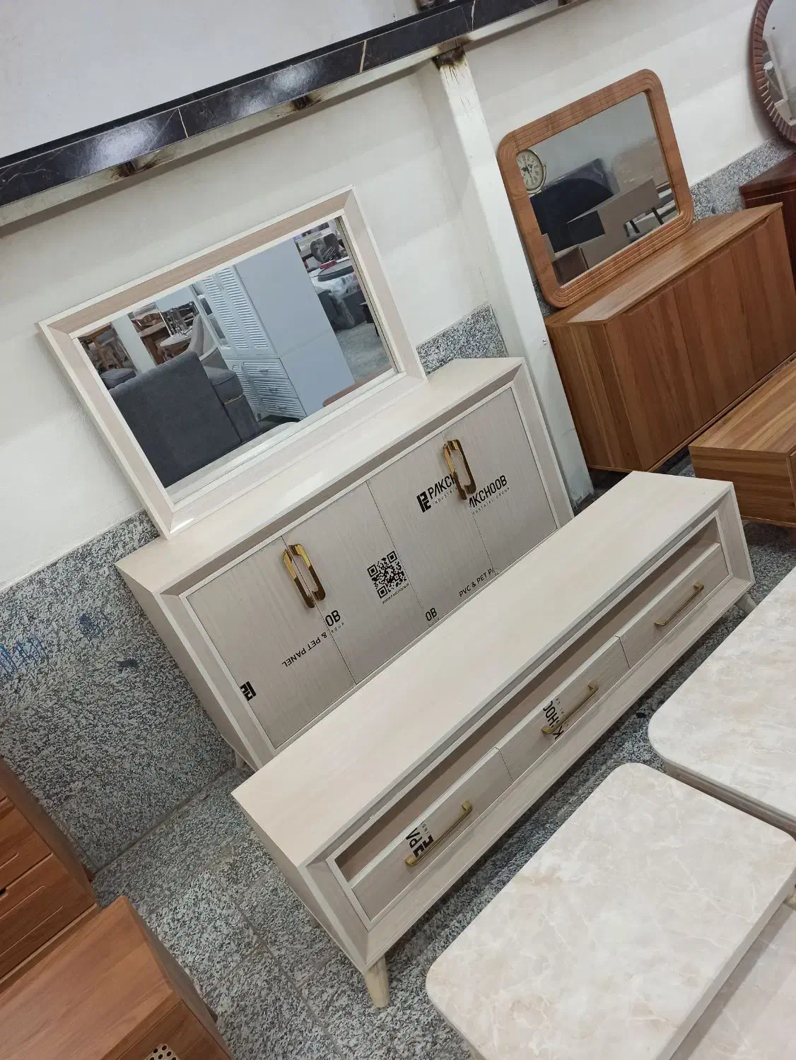 ست میز تلویزیون و کنسول ((نقد و اقساط))|بوفه، ویترین، کنسول|خمینیشهر, |دیوار