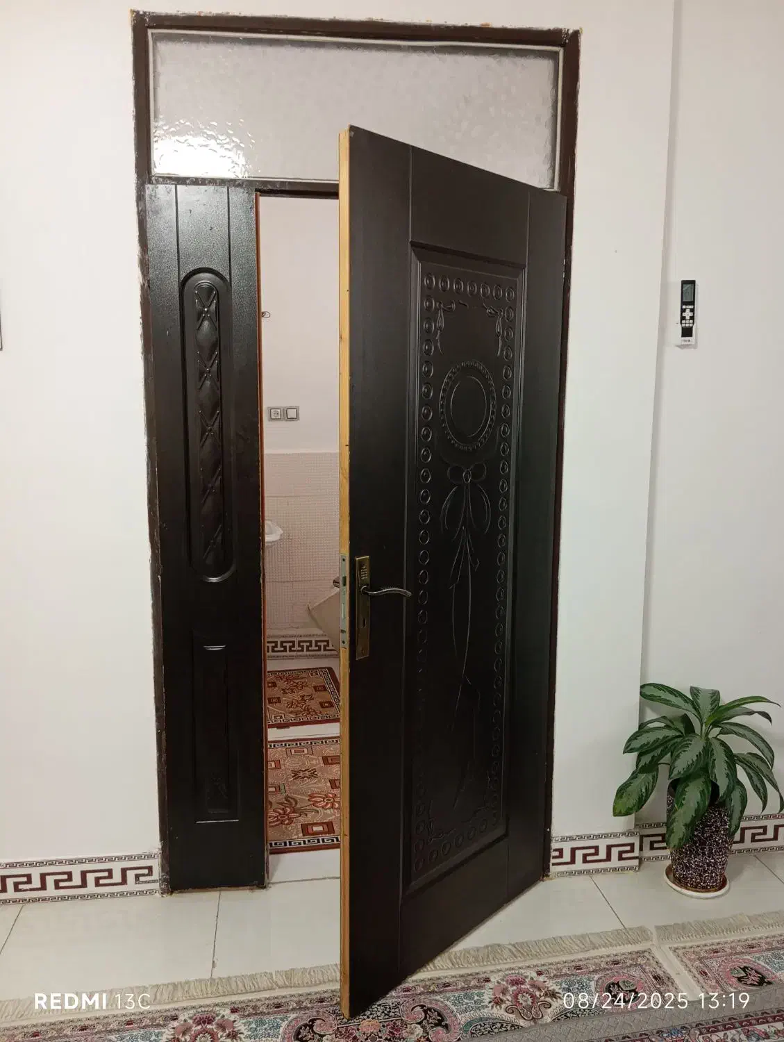 درب ورودی منزل با چهار چوب فلزی|مصالح و تجهیزات ساختمان|قصرشیرین, |دیوار