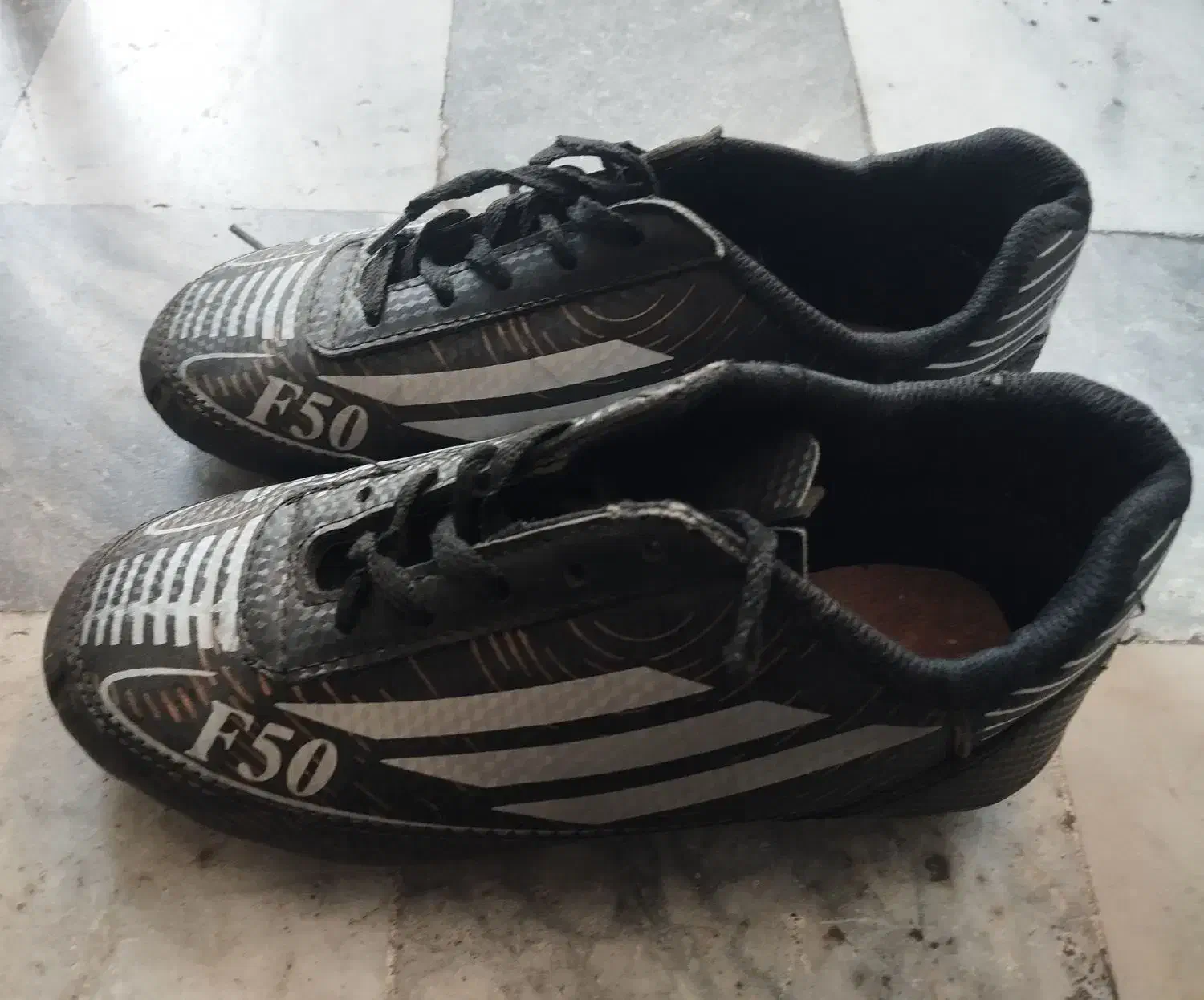 دو جفت کفش فوتسال و فوتبال|کیف، کفش، کمربند|زنجان, |دیوار