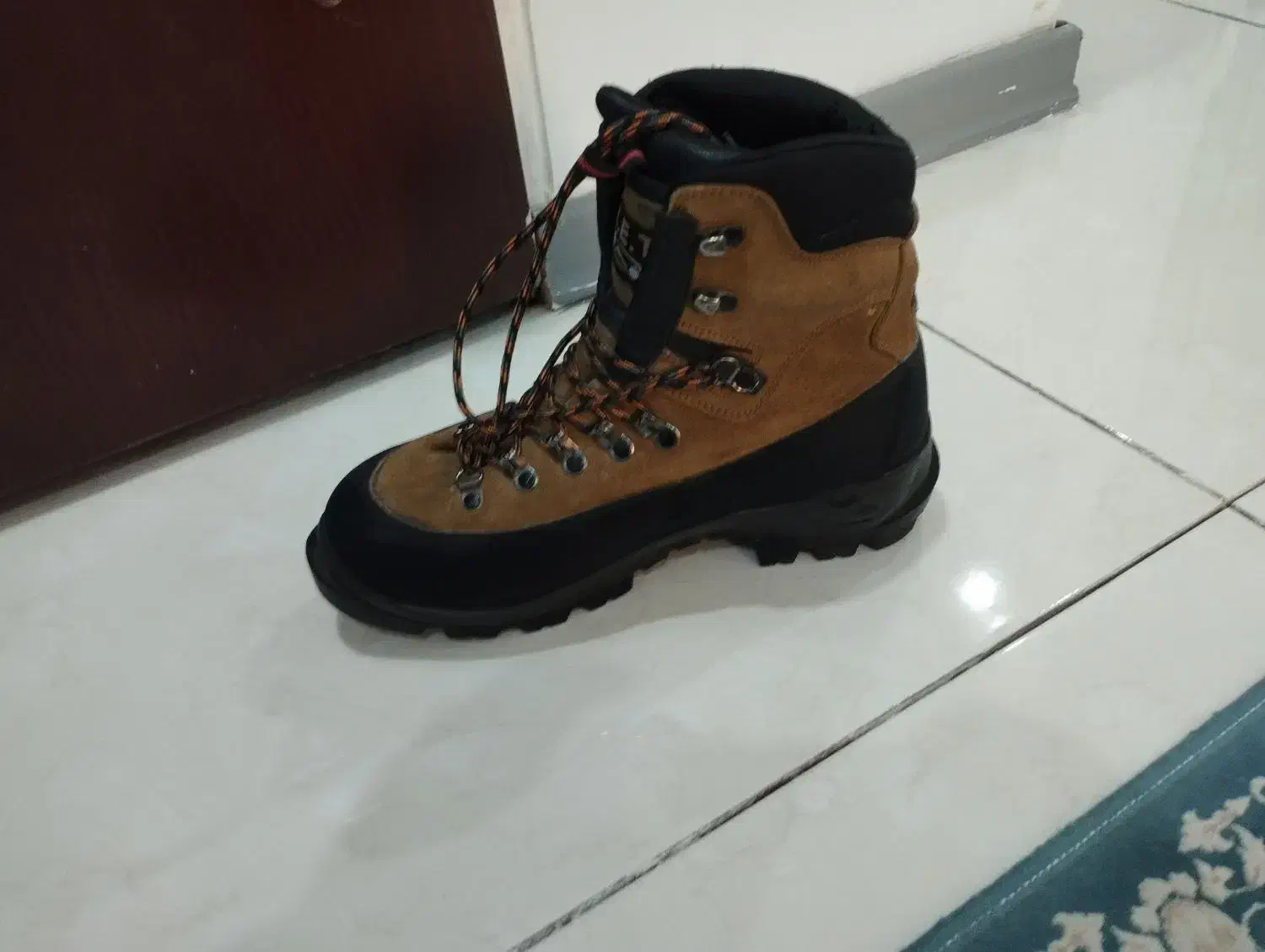 کفش کوهنوردی و یخنوردی|کوهنوردی و کمپینگ|اندیشه, اندیشه فاز ۱|دیوار