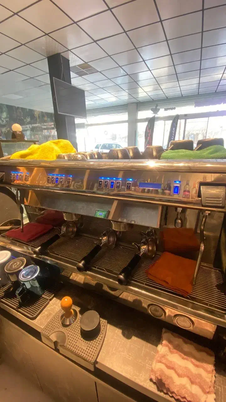 یخچال ایستاده، شو کیک چهار طبقه، دستگاه اسپرسو|کافی‌شاپ و رستوران|کرج, گوهردشت|دیوار