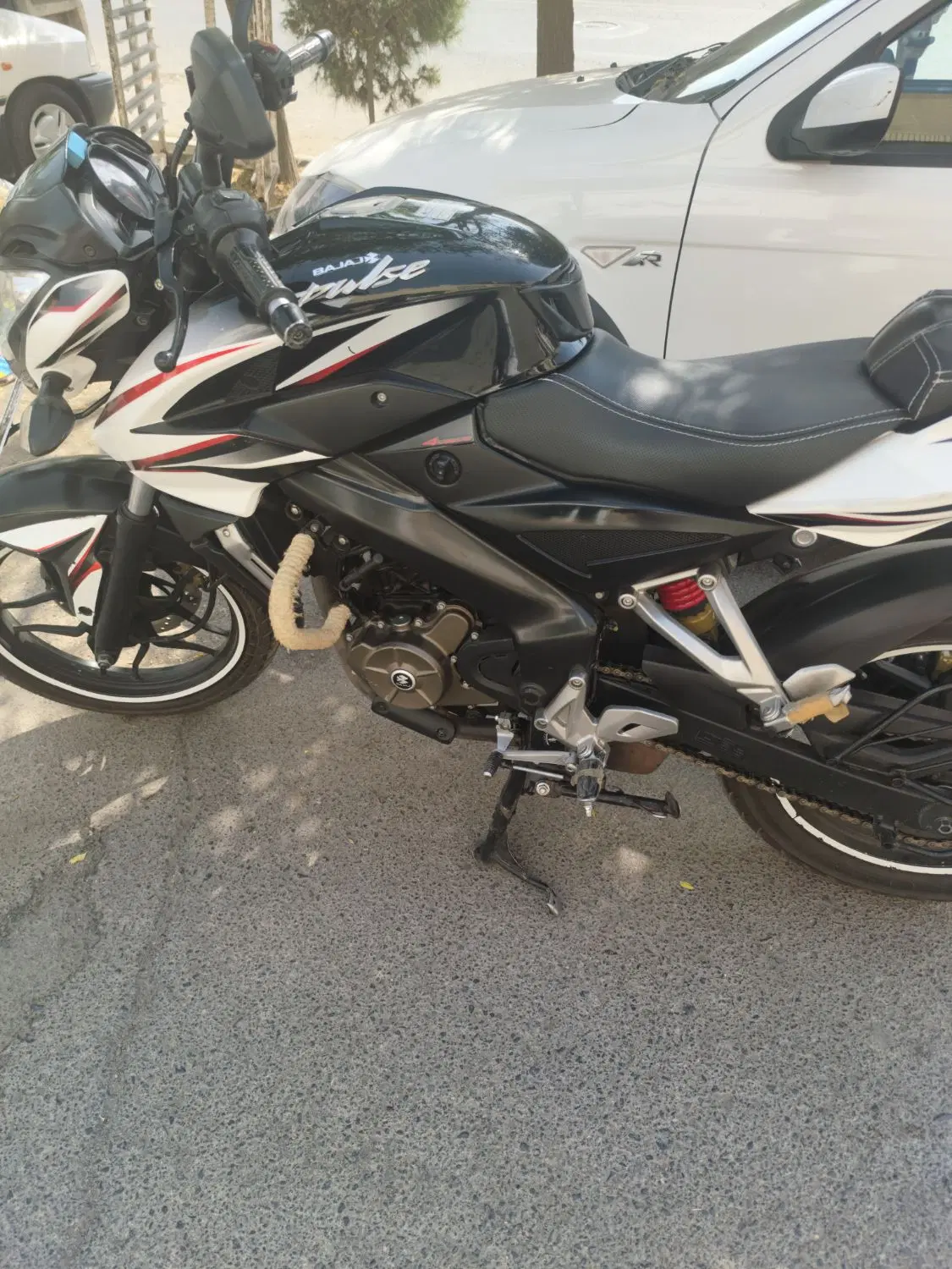 NS200|موتورسیکلت|قم, دروازه چوبی|دیوار
