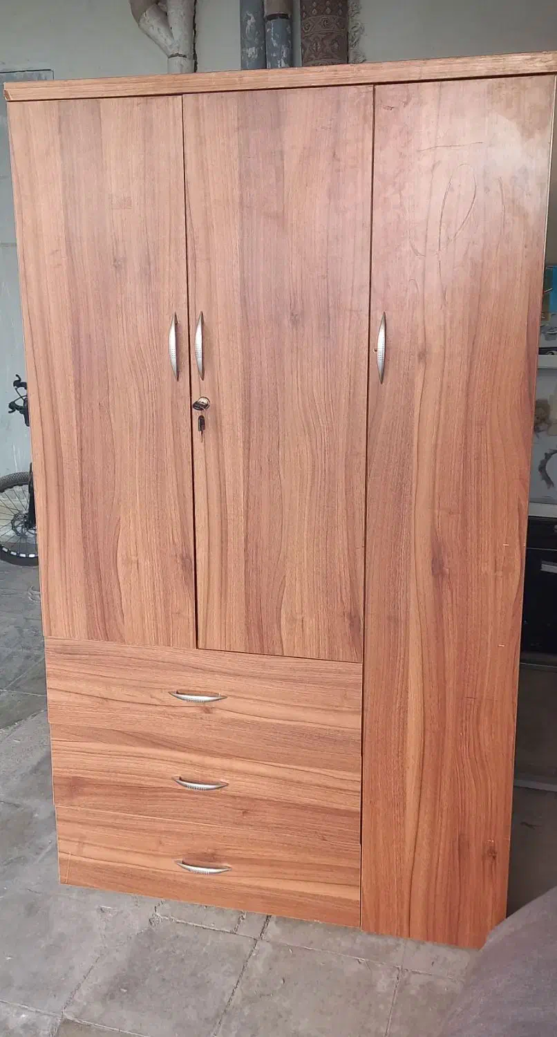 کمد لباسی سالم زیبا و جادار|جاکفشی، کمد، دراور|کرمان, |دیوار