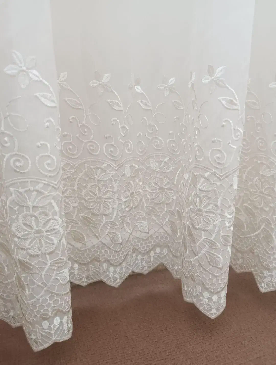 پرده حریر مانند|پرده، رانر، رومیزی|میانه, |دیوار