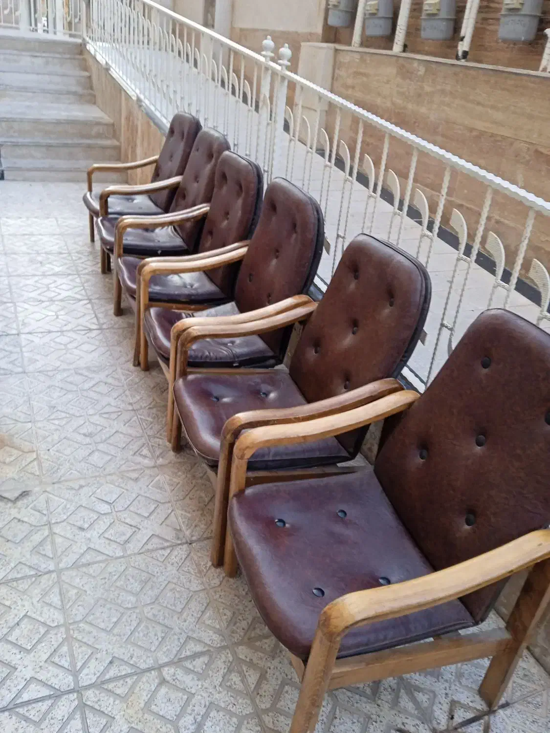 ۶عد صندلی سالم بفروش میرسد|صندلی و نیمکت|شیراز, فرگاز|دیوار