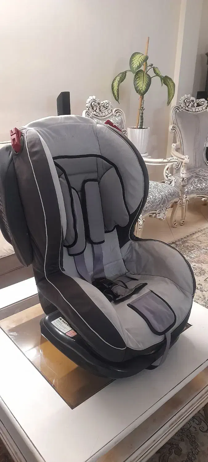 صندلی ماشین کودک درحد نو|تخت و صندلی بچه|هشتگرد, فاز ۲ مهستان|دیوار