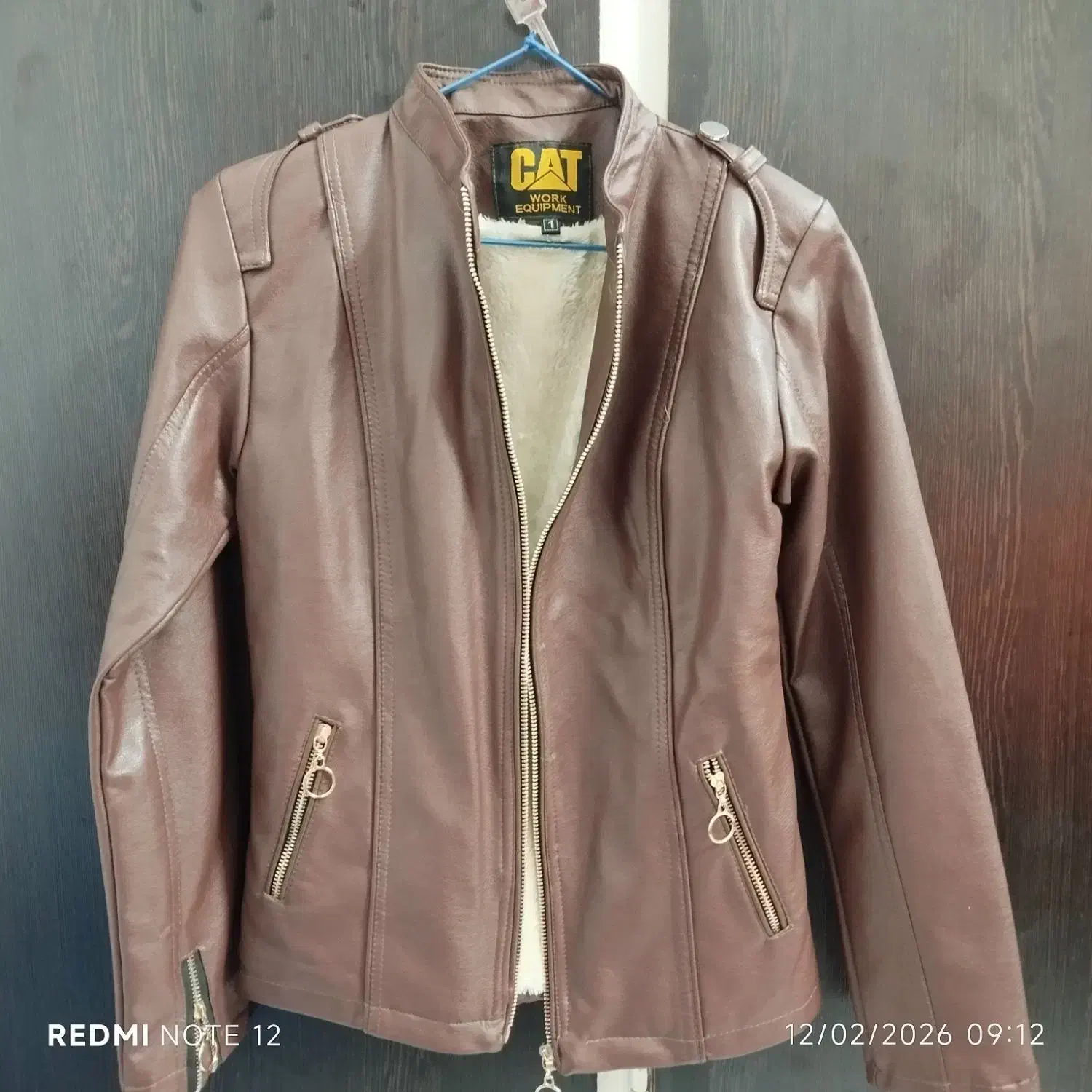 کت چرم|لباس|یزد, |دیوار