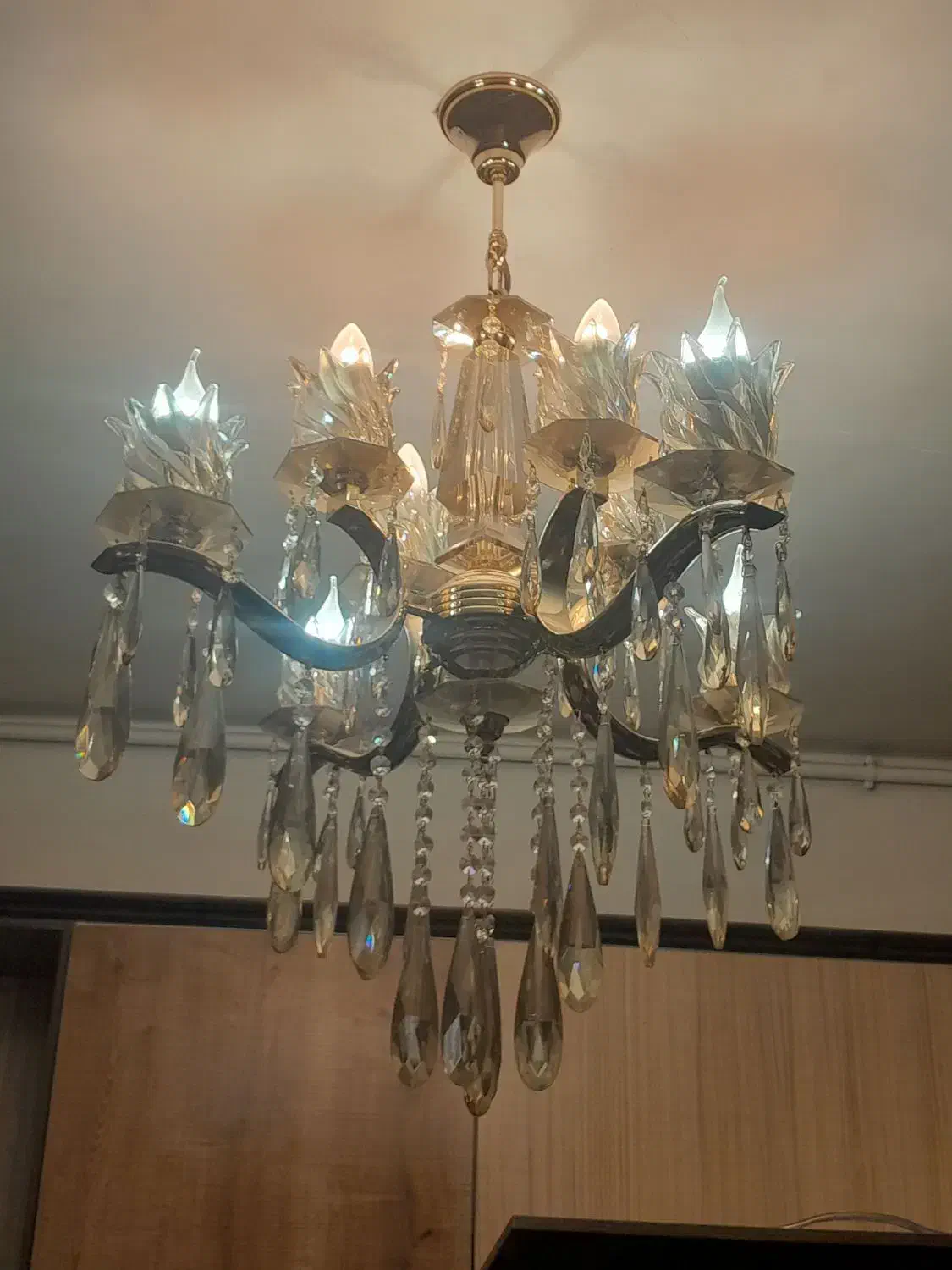 لوستر برنجی با روکش آب طلا|لوستر و چراغ آویز|اراک, |دیوار