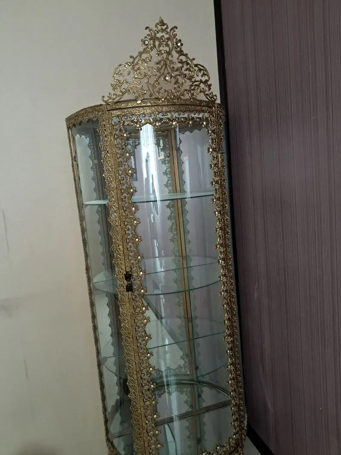 بوفه برنجی در حد نو|بوفه، ویترین، کنسول|اراک, |دیوار