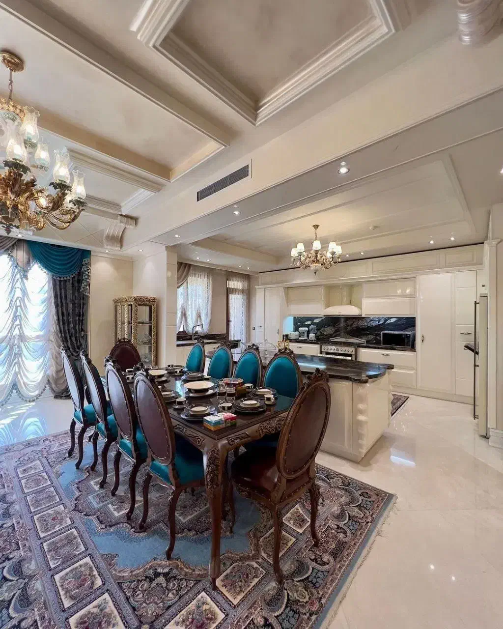 طبق ویلایی 250متری 4خواب سالن بزرگ صدرا فازیک|فروش آپارتمان|صدرا-فارس, |دیوار