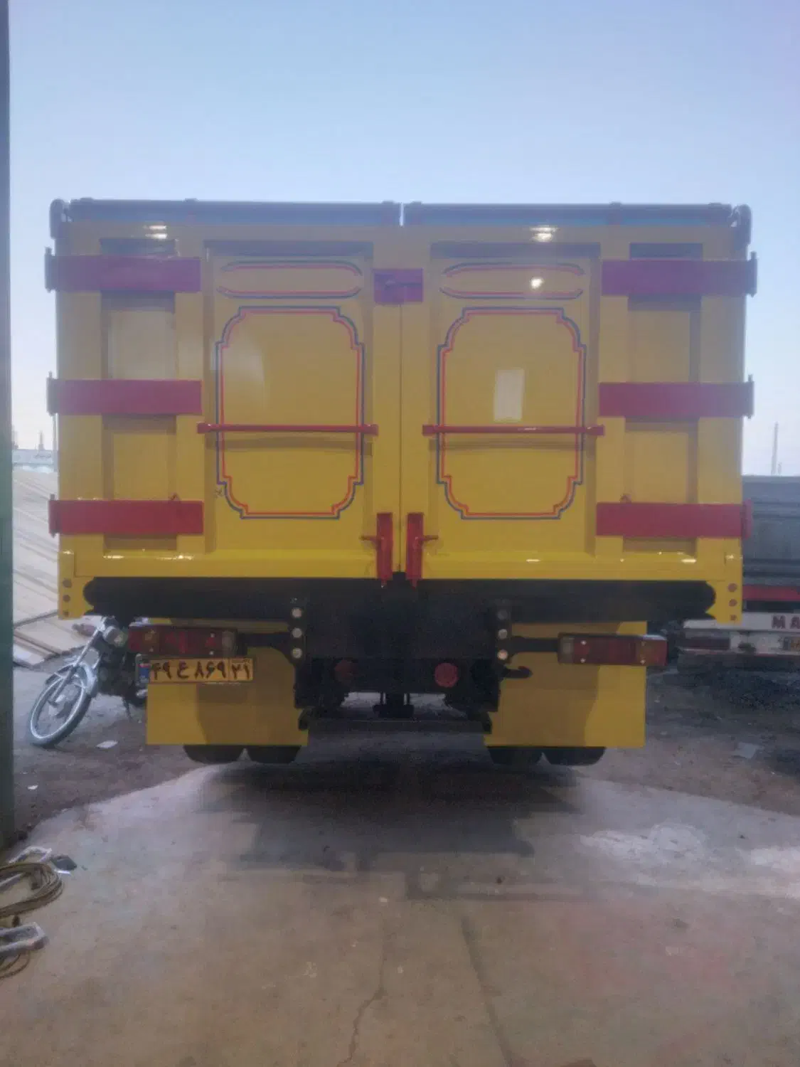 ولوو دهچرخ باری|خودرو سنگین|نسیم‌شهر, |دیوار