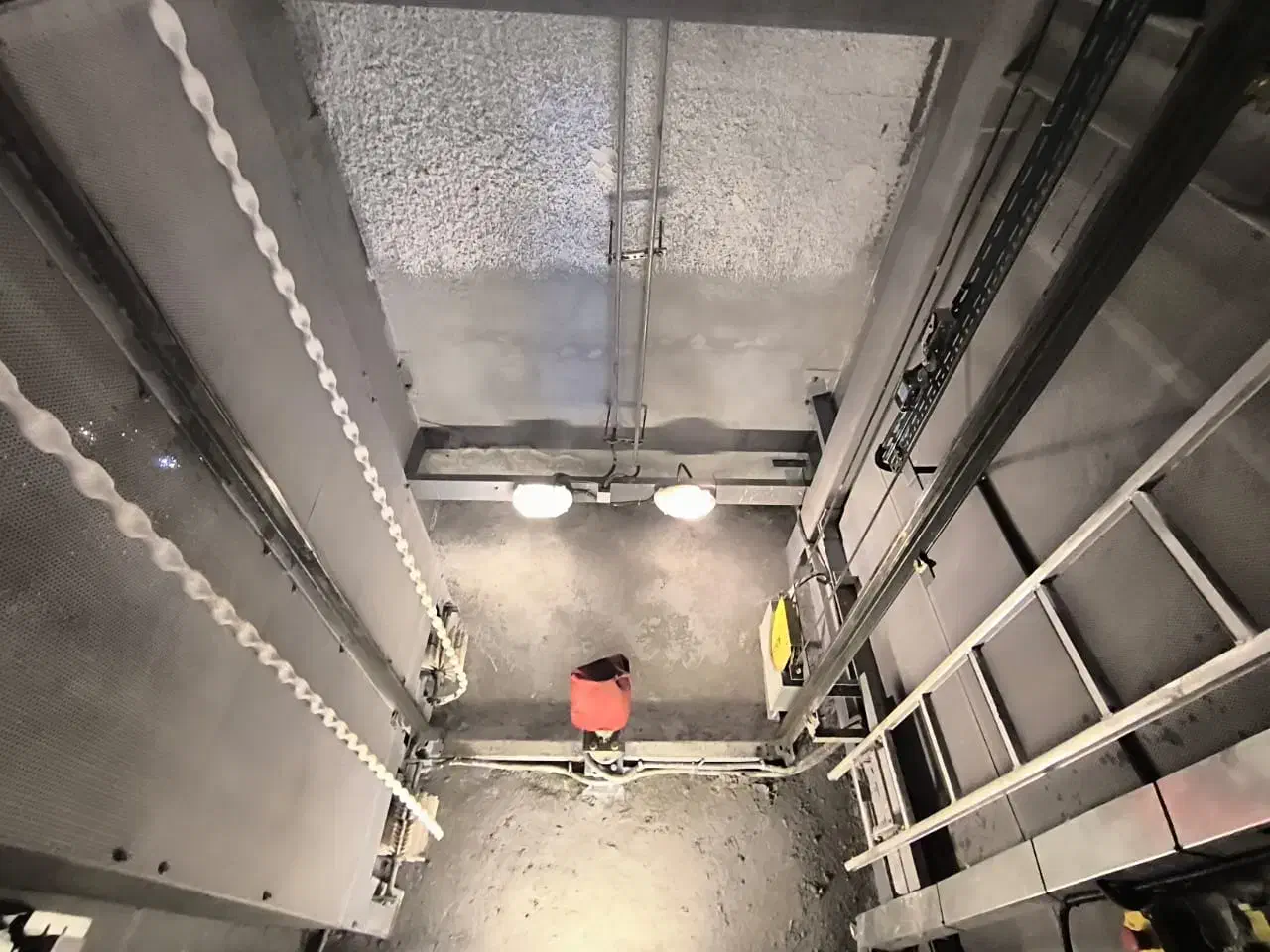 مجری اببندی چاله آسانسور استاندارد سقف.استخر|خدمات پیشه و مهارت|رودبنه, |دیوار