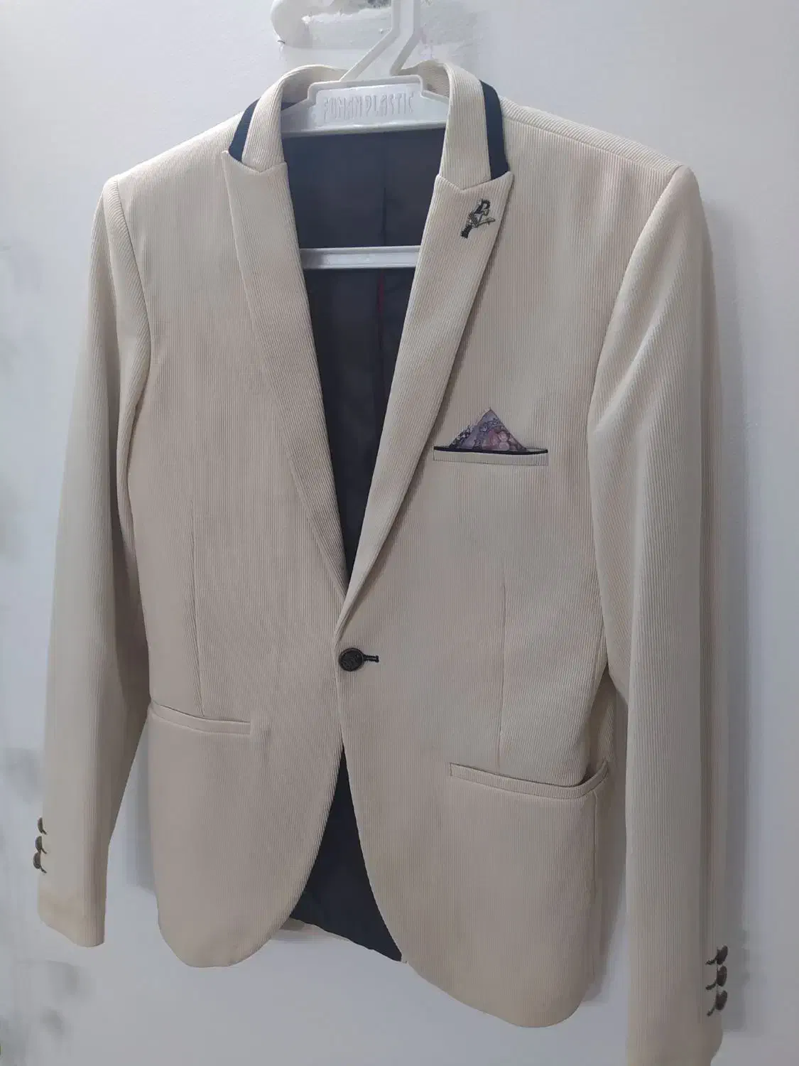 تک کت|لباس|لنگرود, |دیوار