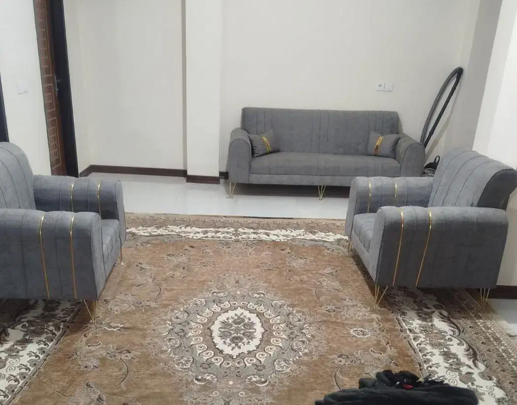 مبل ۷نفره|مبلمان خانگی و میز عسلی|شاهین‌شهر, شهرک گلدیس|دیوار