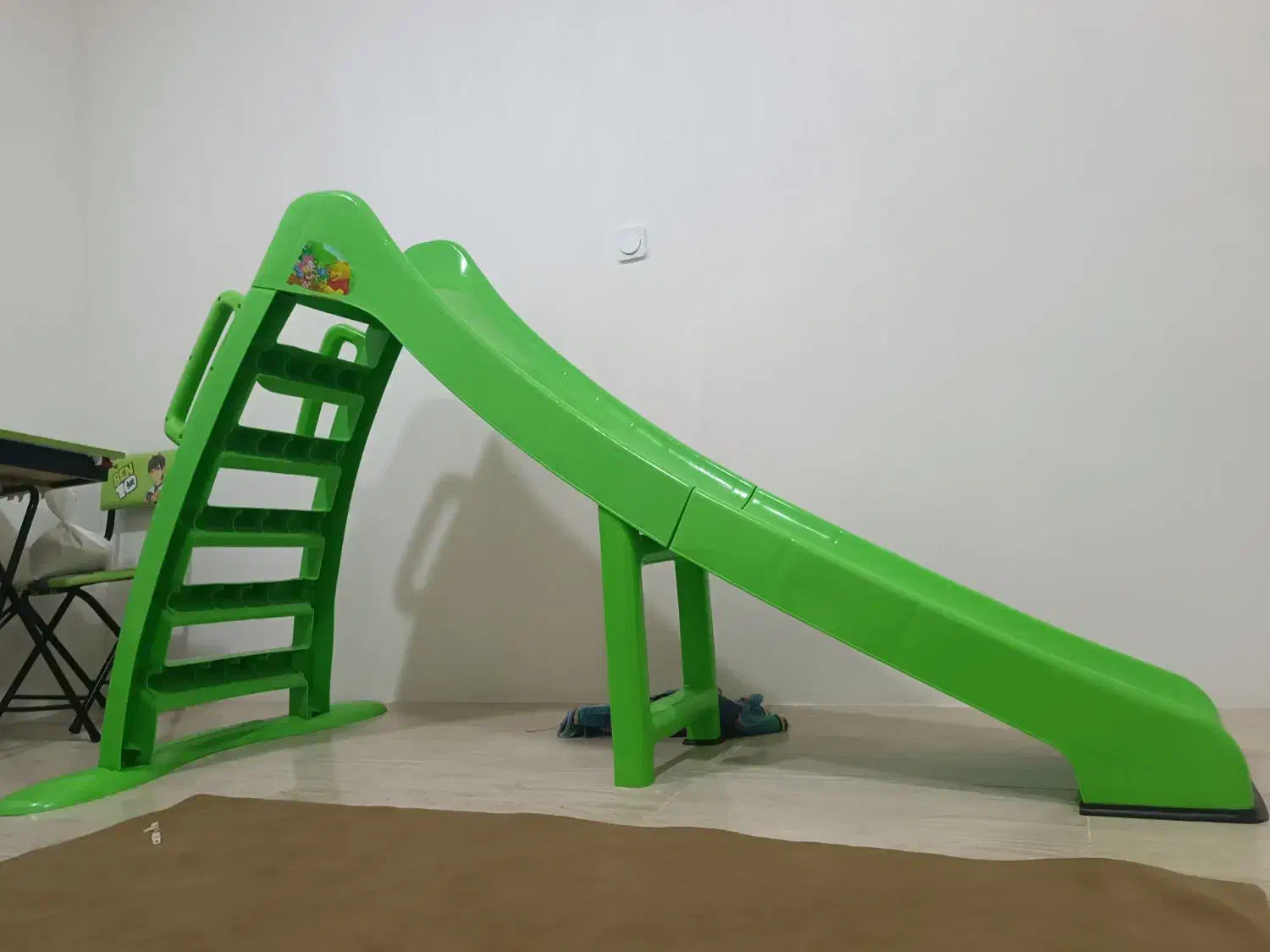 سرسره پلاستیکی|اسباب‌‌بازی|کلاله, |دیوار