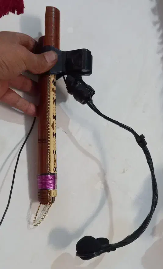 میکروفون سازهای بادی|آلات موسیقی|شیراز, فرودگاه شهید دستغیب شیراز|دیوار