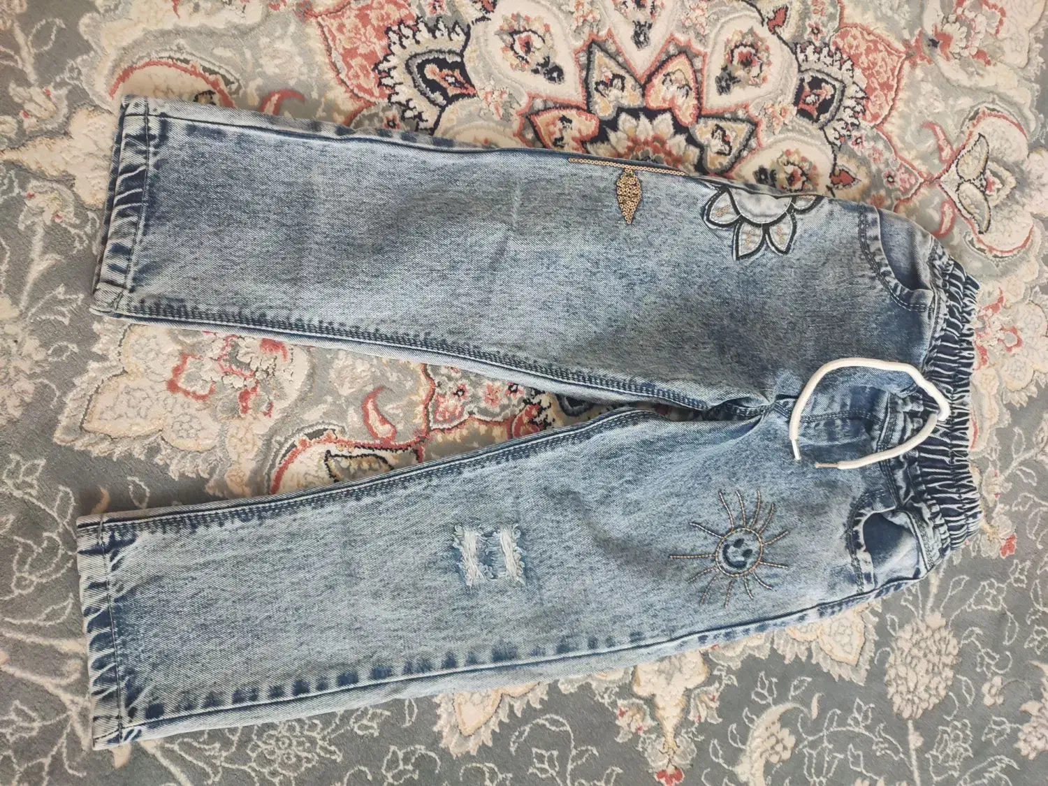 شلوار|لباس|رشت, خرسندی|دیوار