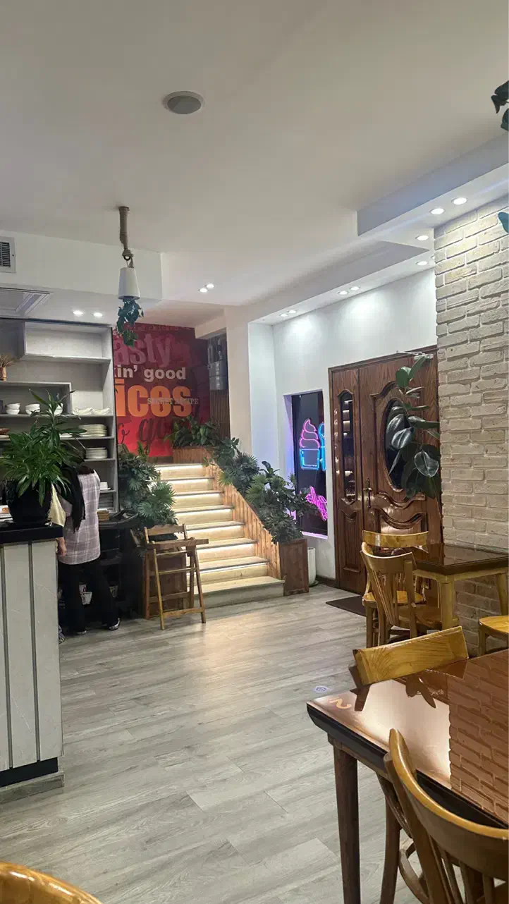 استخدام ویتر و سالندار در کنتاکی بابل(شعبه بابلسر)|استخدام خدمات فروشگاه و رستوران|بابلسر, |دیوار