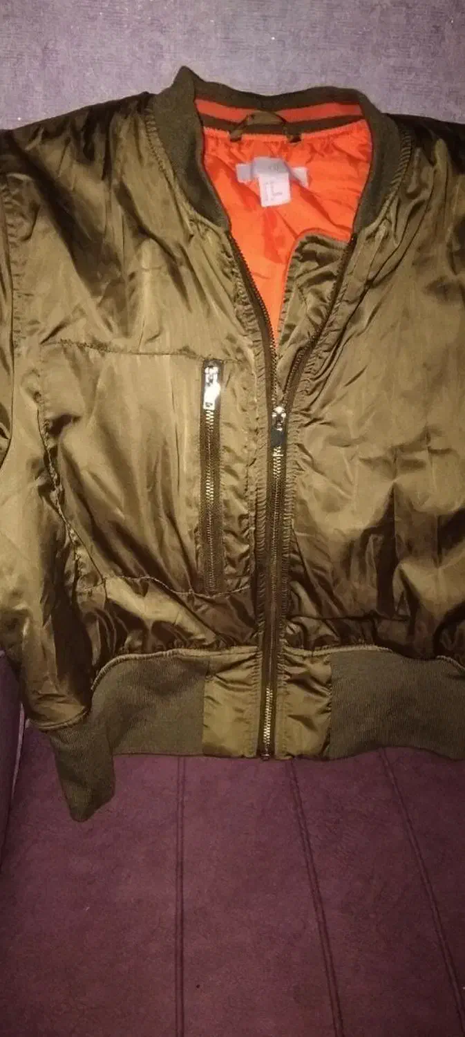 کاپشن اچ اند ام|لباس|رشت, ساغری سازان|دیوار