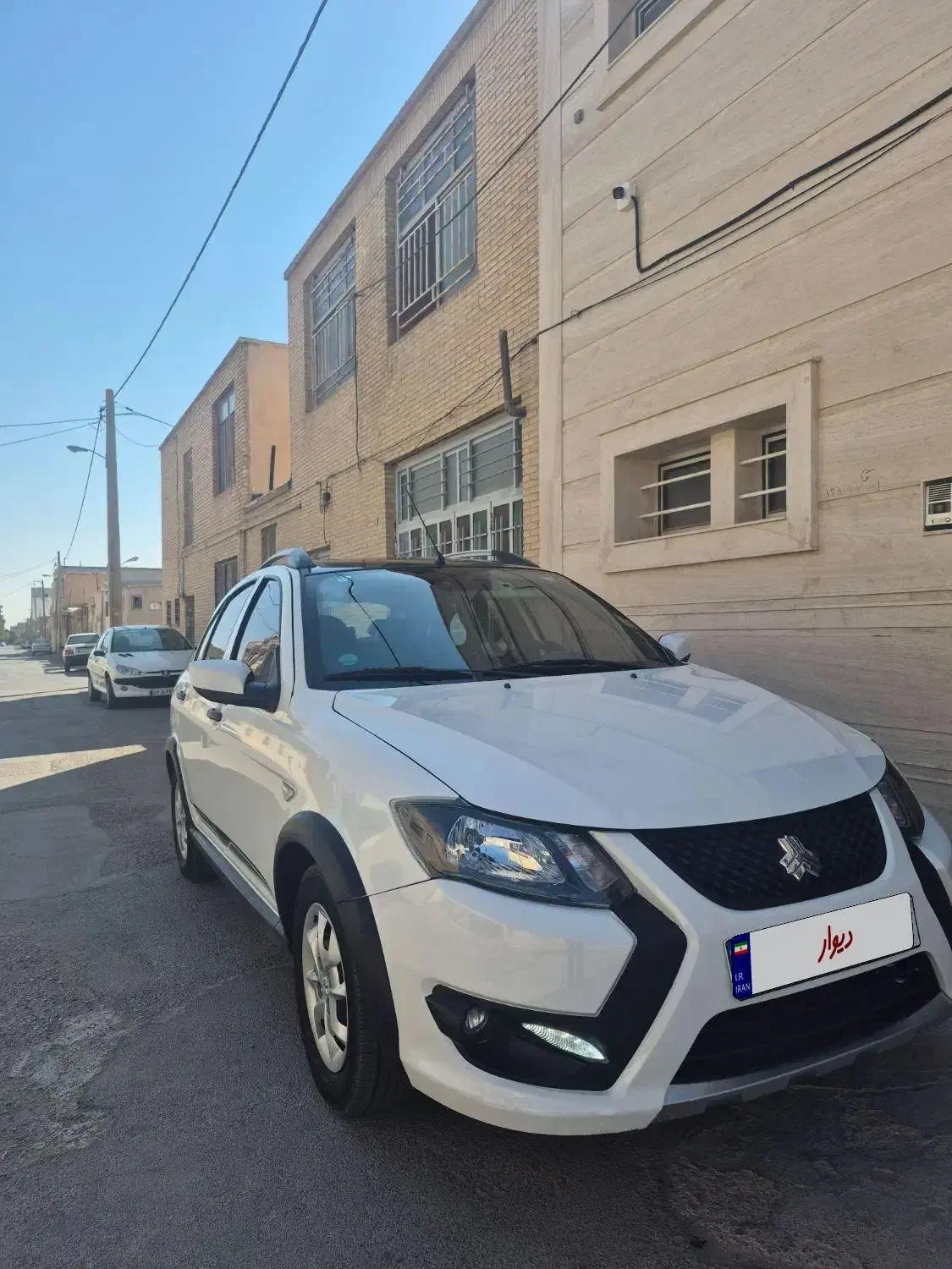 کوییک آر سفید مشکی|خودرو سواری و وانت|آباده, |دیوار