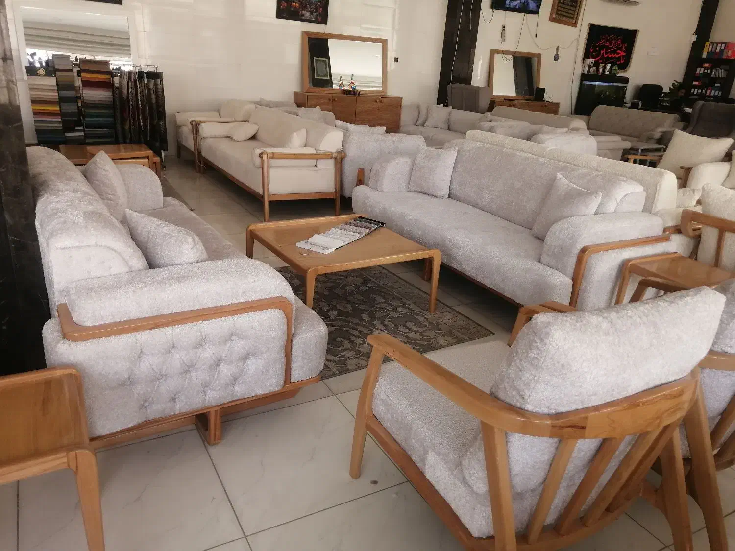 فروش اقساط 15 ماهه مبل و طرح تعویض مبل|مبلمان خانگی و میز عسلی|شیراز, شیشه‌گری|دیوار