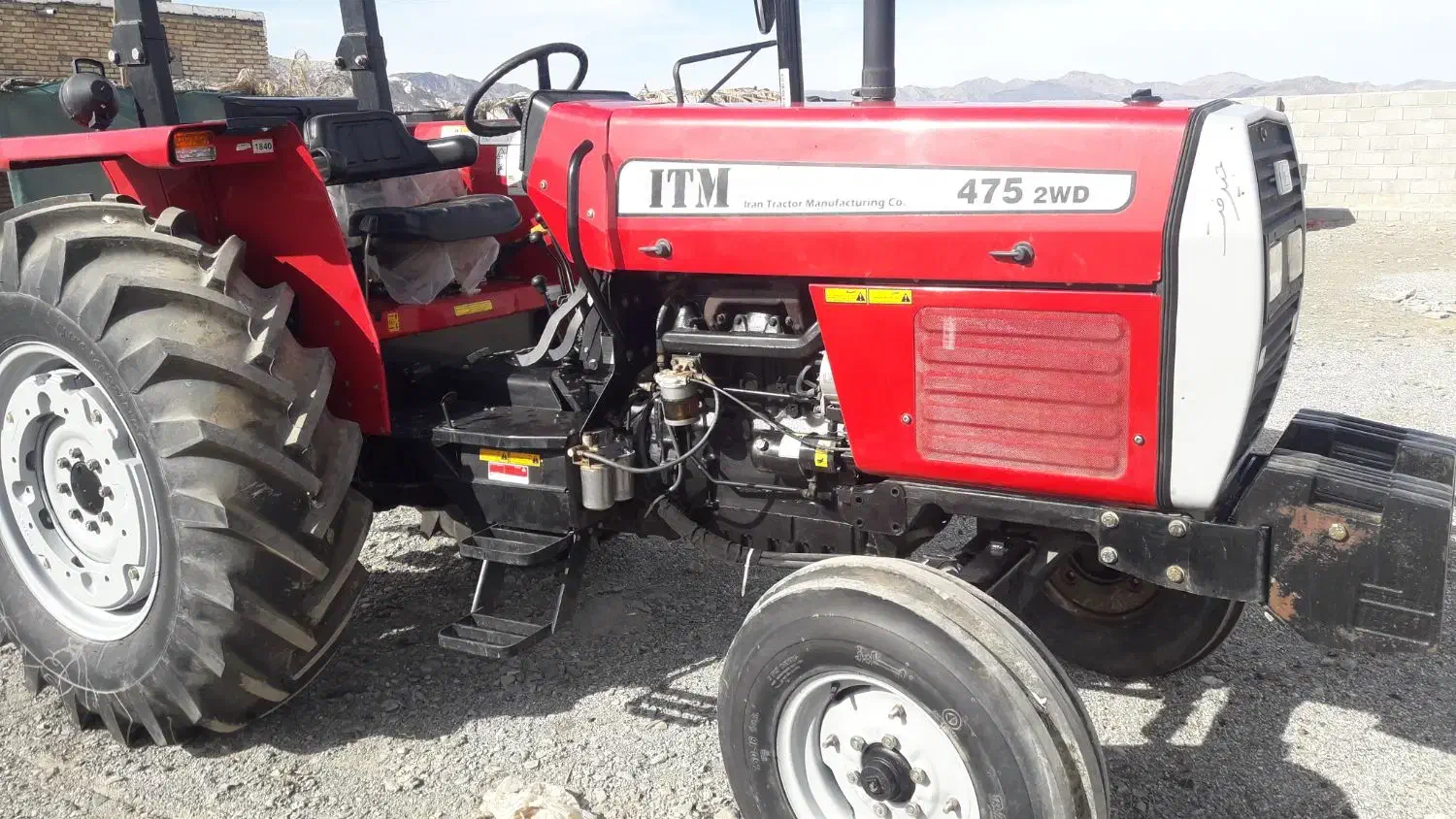 تراکتور ۴۵۷خشک|خودرو سنگین|بلوک, |دیوار