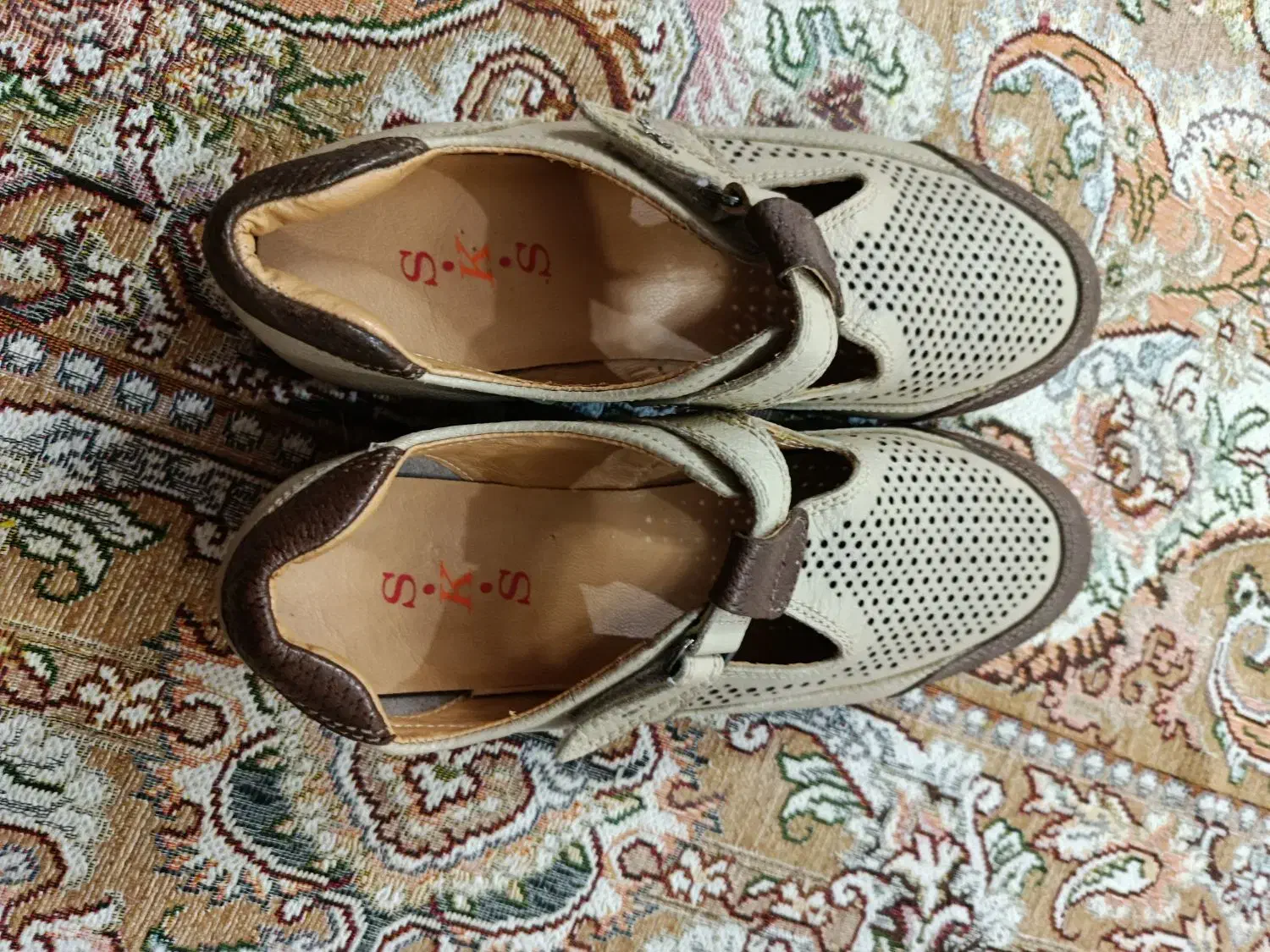 کفش نو|کیف، کفش، کمربند|گلبهار, شهر جدید گلبهار|دیوار