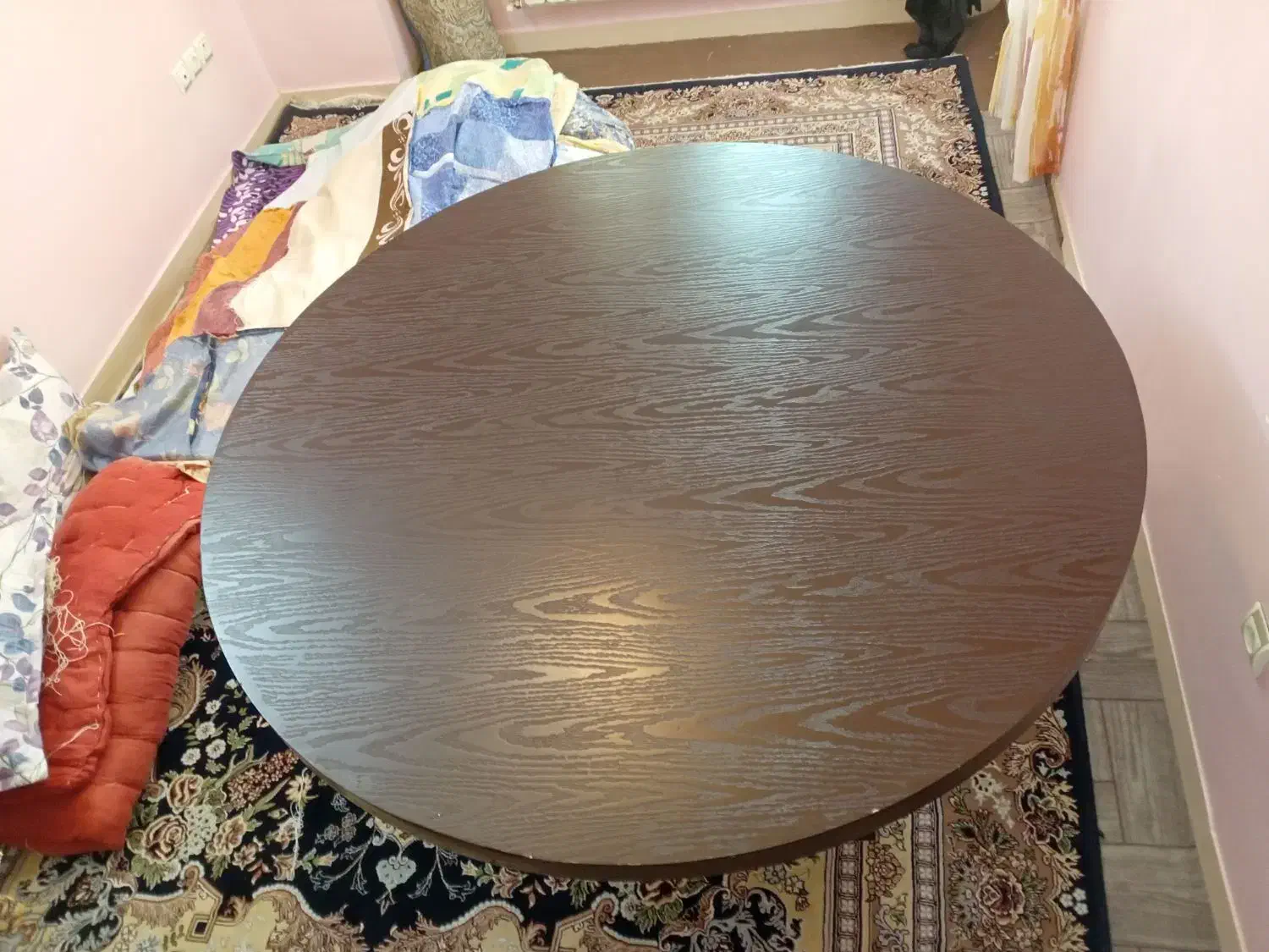 میز گرد جدا می‌شود|میز و صندلی غذاخوری|کوهسار (البرز), |دیوار