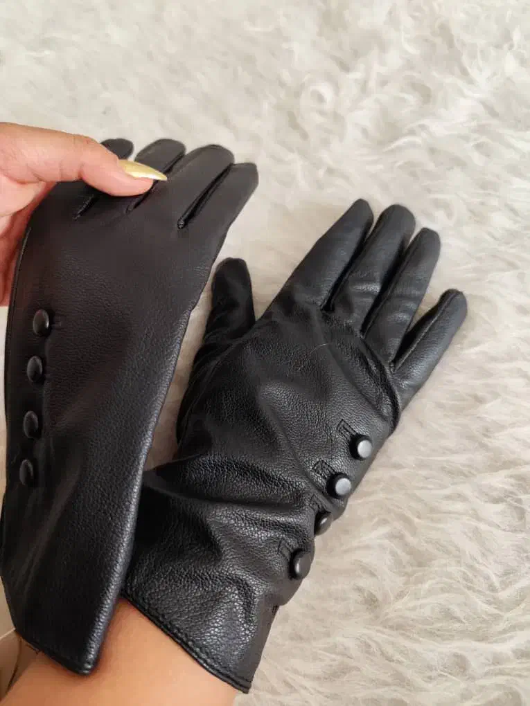 دستکش های چرم و بافتنی زنانه و خارجی|لباس|شیراز, میانرود|دیوار