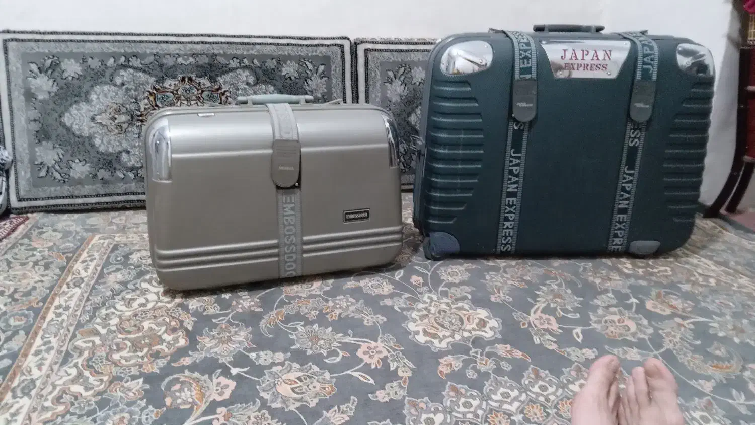 ۲عدد چمدان لباس در دو سایز سالم بدون ایراد|کیف، کفش، کمربند|همدان, |دیوار