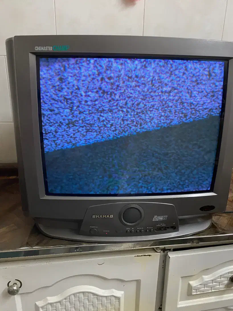 تلوزیون قدیمی سالم کار میکنه قیمت۱میلیون|تلویزیون و پروژکتور|مرند, |دیوار