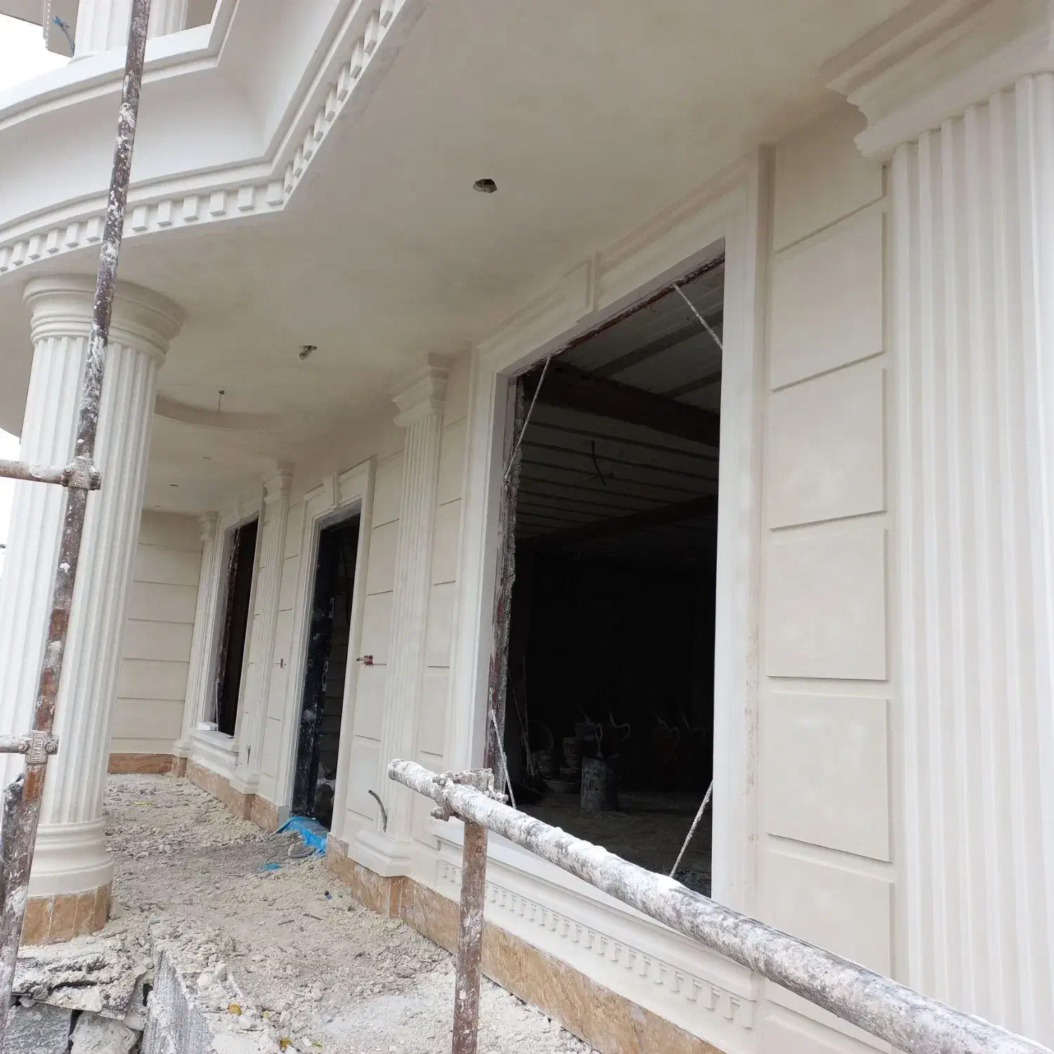 سیمانکاری نما رومی ابزار مدرن طرح چرمی|خدمات پیشه و مهارت|رامسر, |دیوار