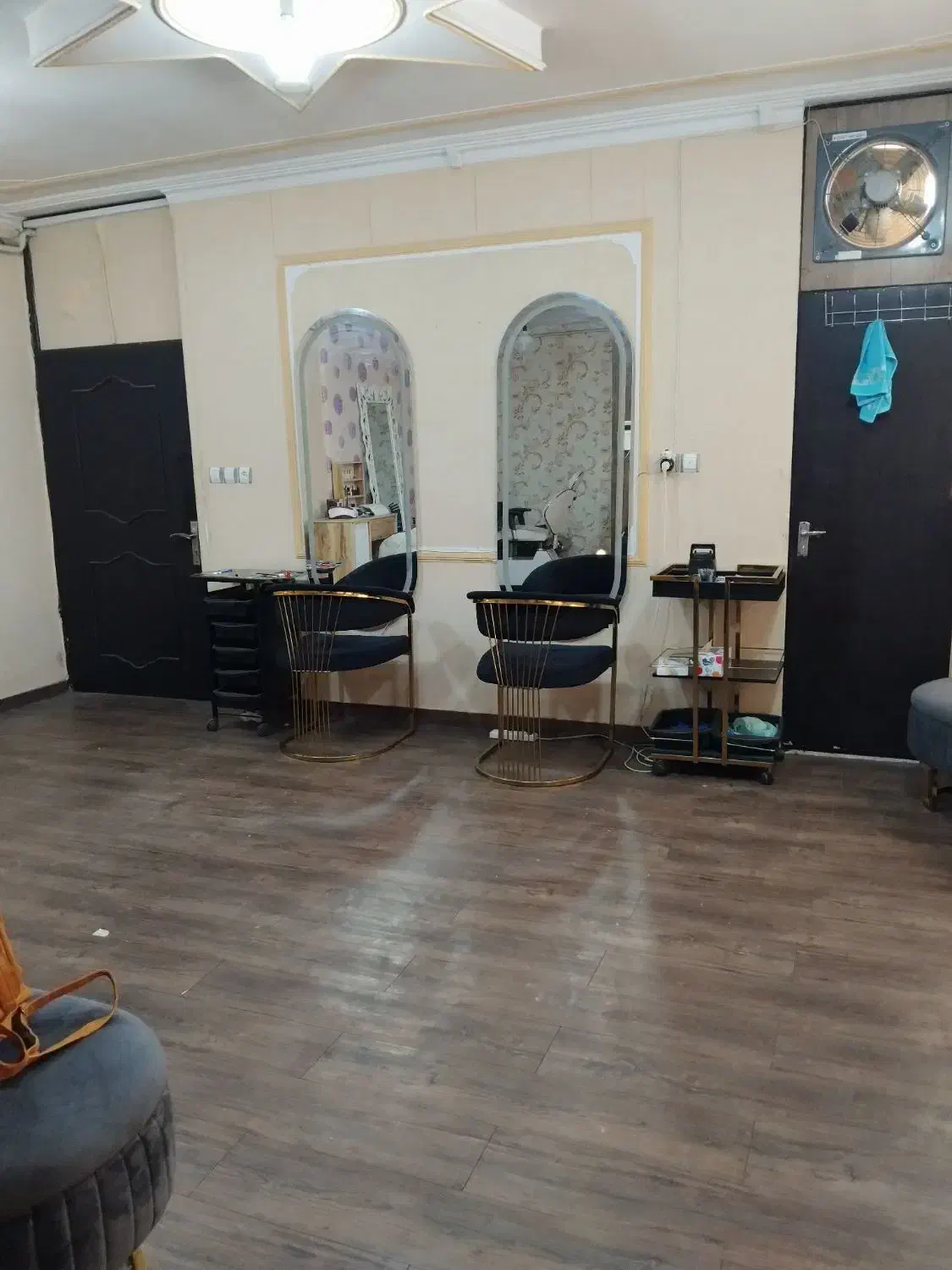 اجاره صندلی و درصدی و آموزش سالن زیبایی|خدمات آرایشگری و زیبایی|صومعهسرا, |دیوار