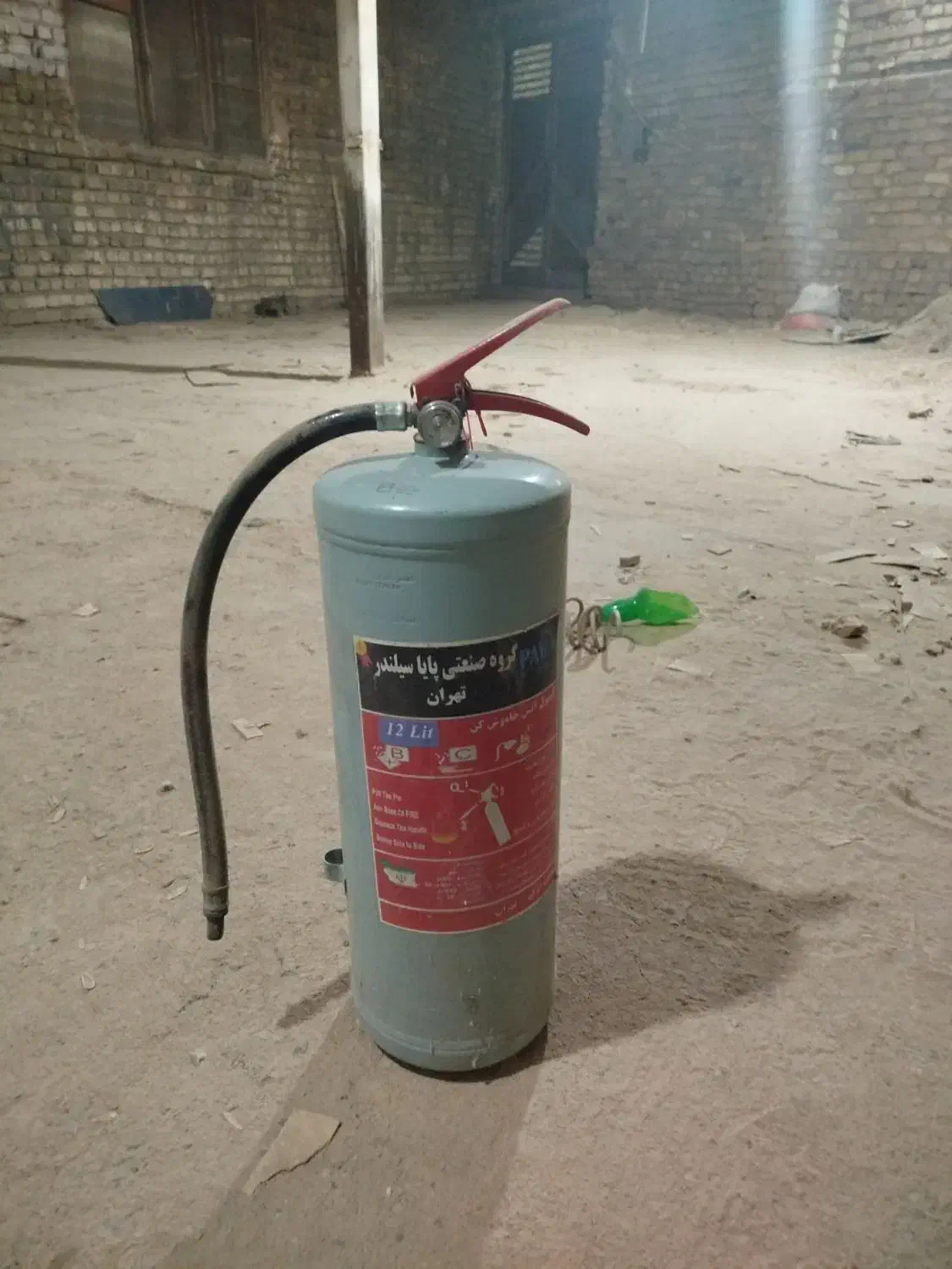 منگنه  میخ کوب کپسول اتش نشانی ،12لیتری|مصالح و تجهیزات ساختمان|قم, قلعه صدری|دیوار