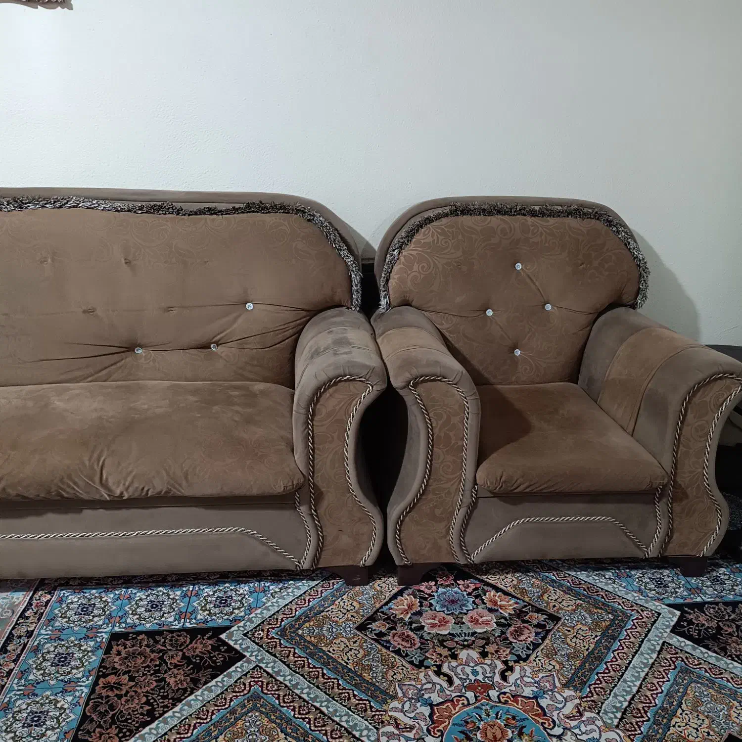 مبل ده نفره همراه با میز عسلی سالم رایگان|مبلمان خانگی و میز عسلی|تهران, شهید فکوری|دیوار