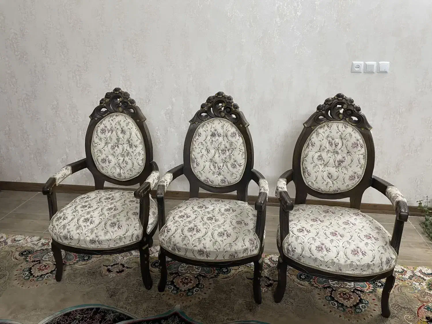 مبل ۹نفره سلطنتی|مبلمان خانگی و میز عسلی|لنجان, |دیوار