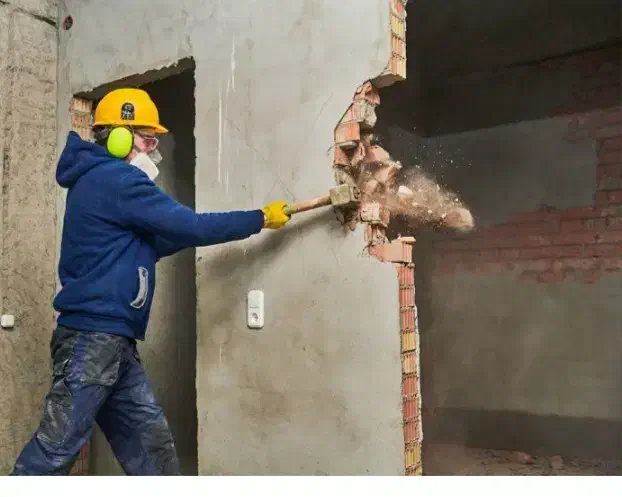تخریب خانه گلنگی وپی وکندوکاری ساختمان|خدمات پیشه و مهارت|لاهیجان, کوی زمانی|دیوار