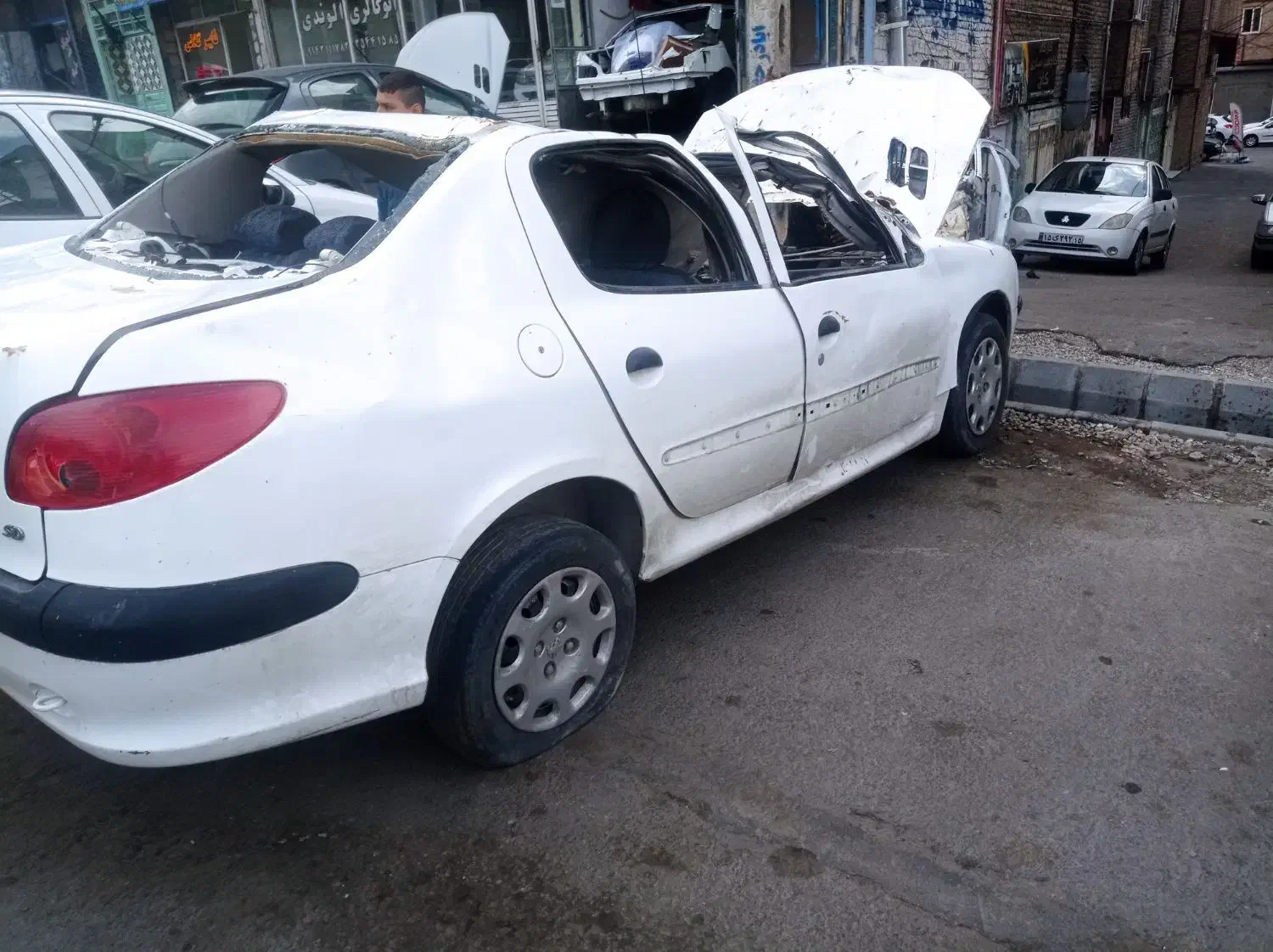 206sdمدل 94وی 8 تصادفی|خودرو سواری و وانت|تبریز, |دیوار