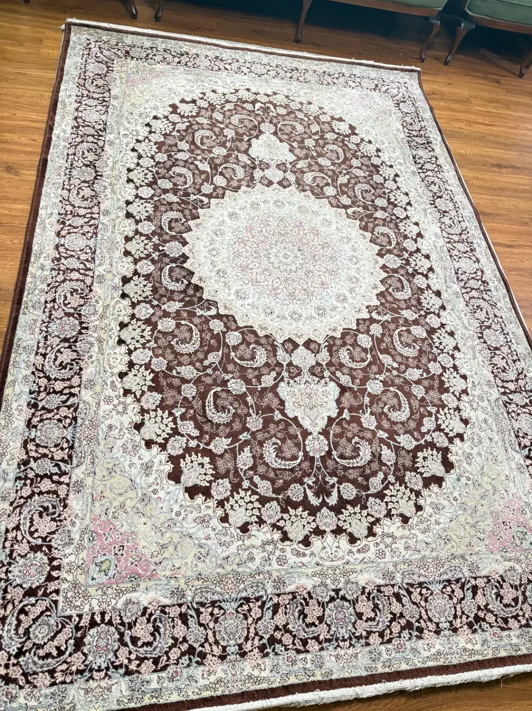 فرش بسیار خوش نقش ورنگ قهوه ای رنگ|فرش|لاهیجان, کوی آزادگان|دیوار