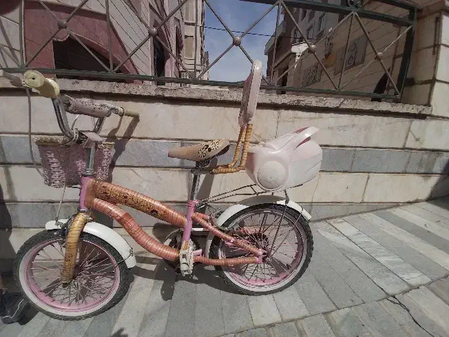 دوچرخه کارکرده|دوچرخه، اسکیت، اسکوتر|ری, شهادت|دیوار