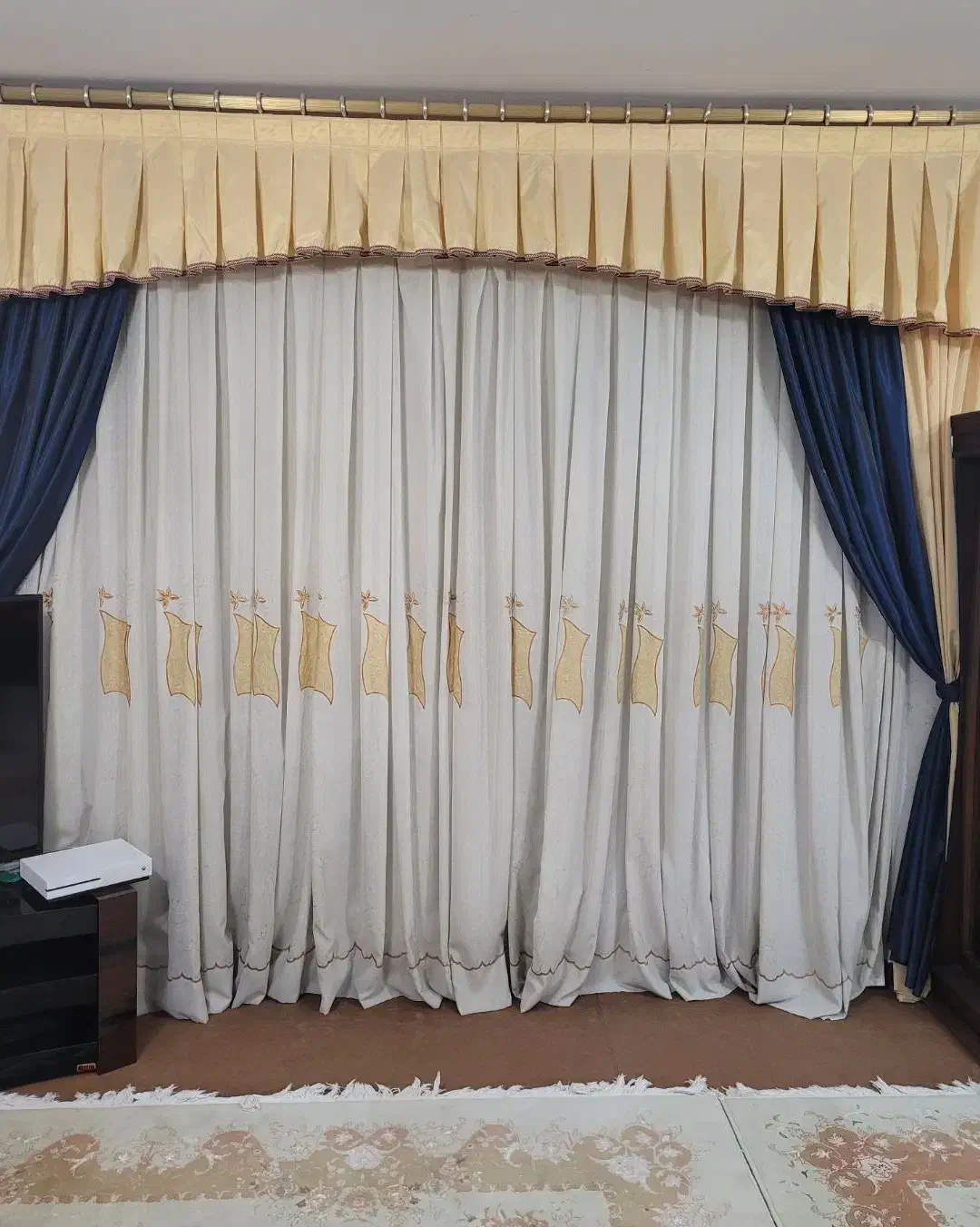 پرده سالنی|پرده، رانر، رومیزی|شاهینشهر, خبرنگار|دیوار