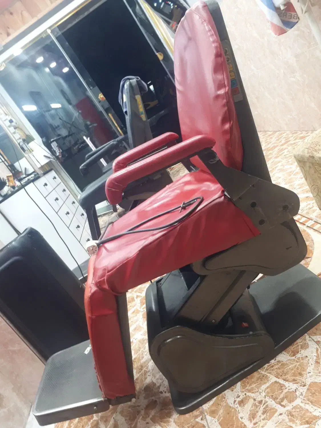 صندلی برقی آرایشگاه مردانه|آرایشگاه و سالنهای زیبایی|پرهسر, |دیوار