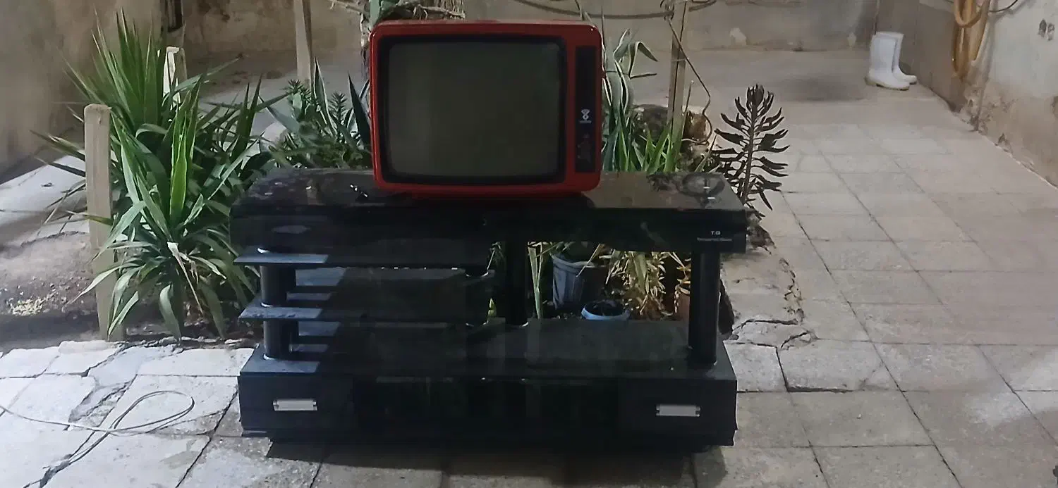 تلوزیون ومیز|تلویزیون و پروژکتور|قهدریجان, |دیوار