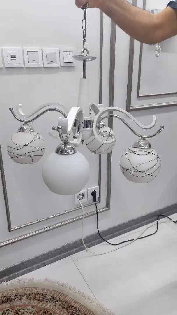 فروش یک جفت لوستر 4 شعله سفید|لوستر و چراغ آویز|شیراز, آبیاری|دیوار