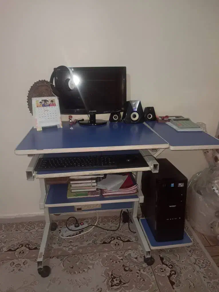 میز کامپیوتر سالم و تمیز بدون ایراد|میز تحریر و کامپیوتر|تبریز, |دیوار