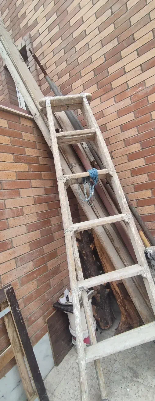 نردبان چوبی نقاشی و تخته روسی|مصالح و تجهیزات ساختمان|اصفهان, کوی گلزار|دیوار