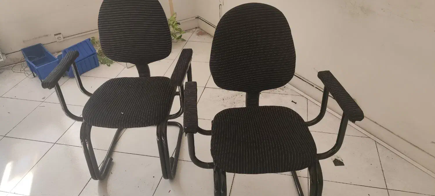 صندلی آهنی ۴ عدد یکجا|صندلی و نیمکت|تهران, منیریه|دیوار