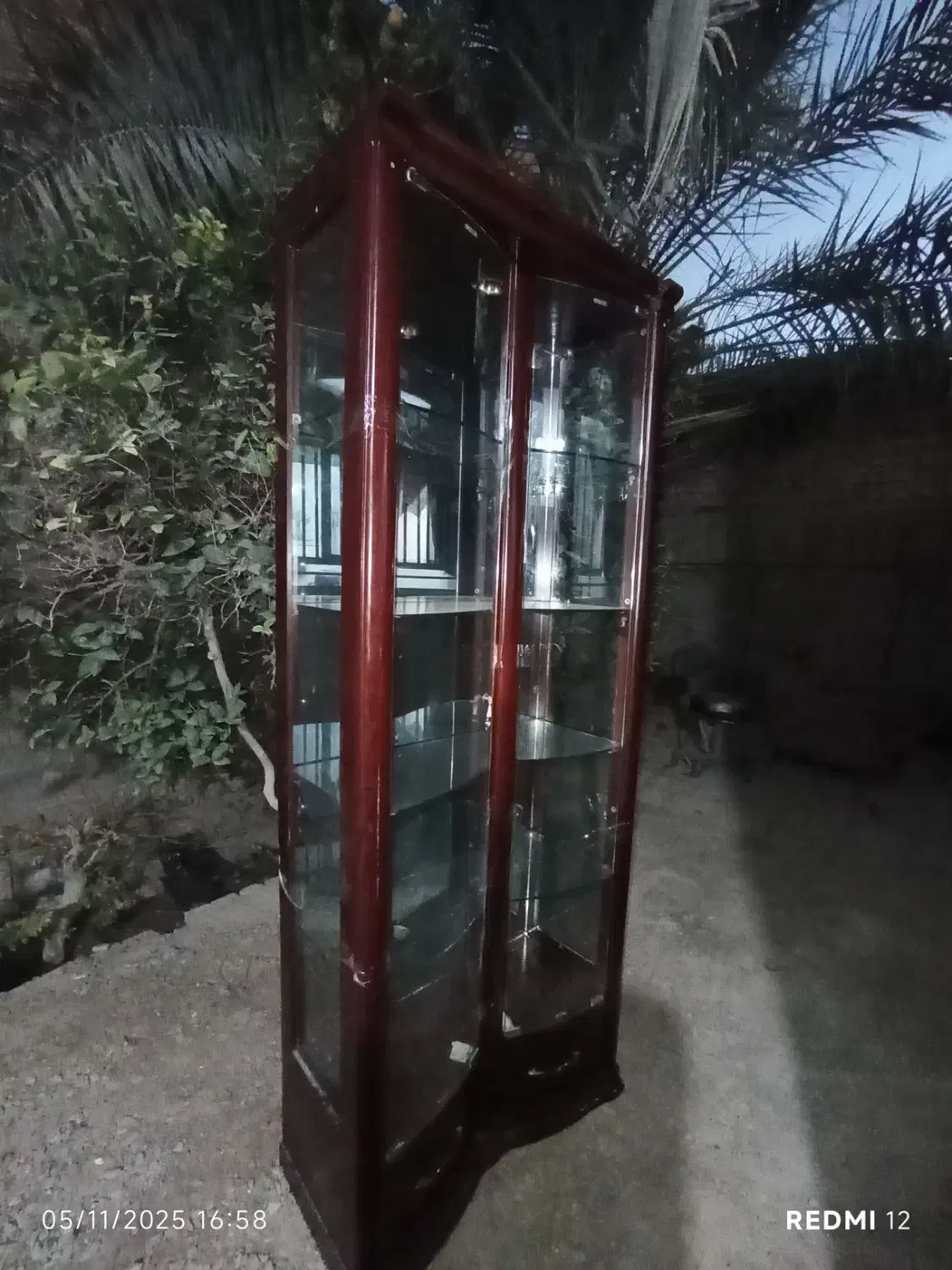 بوفه نو تمیز شیشه سالم پنج طبقه|بوفه، ویترین، کنسول|سراوان, |دیوار