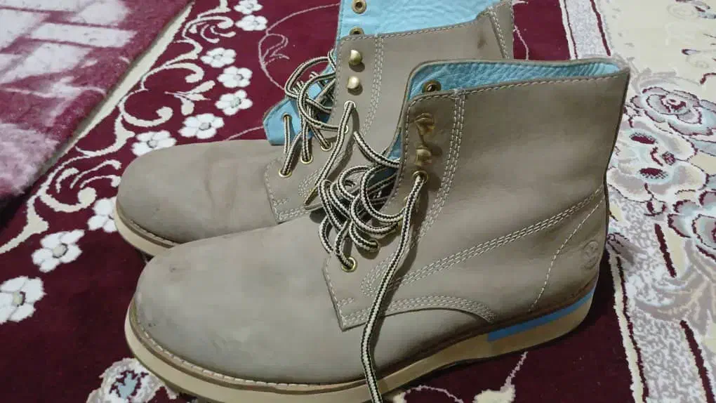 بوت مردانه.|کیف، کفش، کمربند|دره شهر, |دیوار