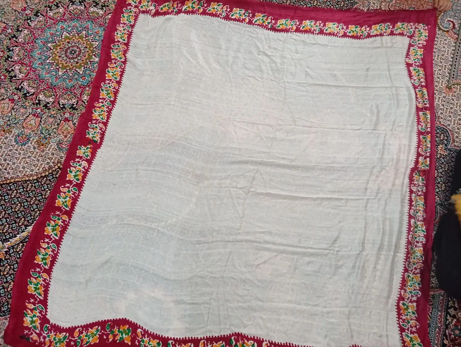 یالیق ابریشمی قدیمی|لباس|مشگین شهر, |دیوار